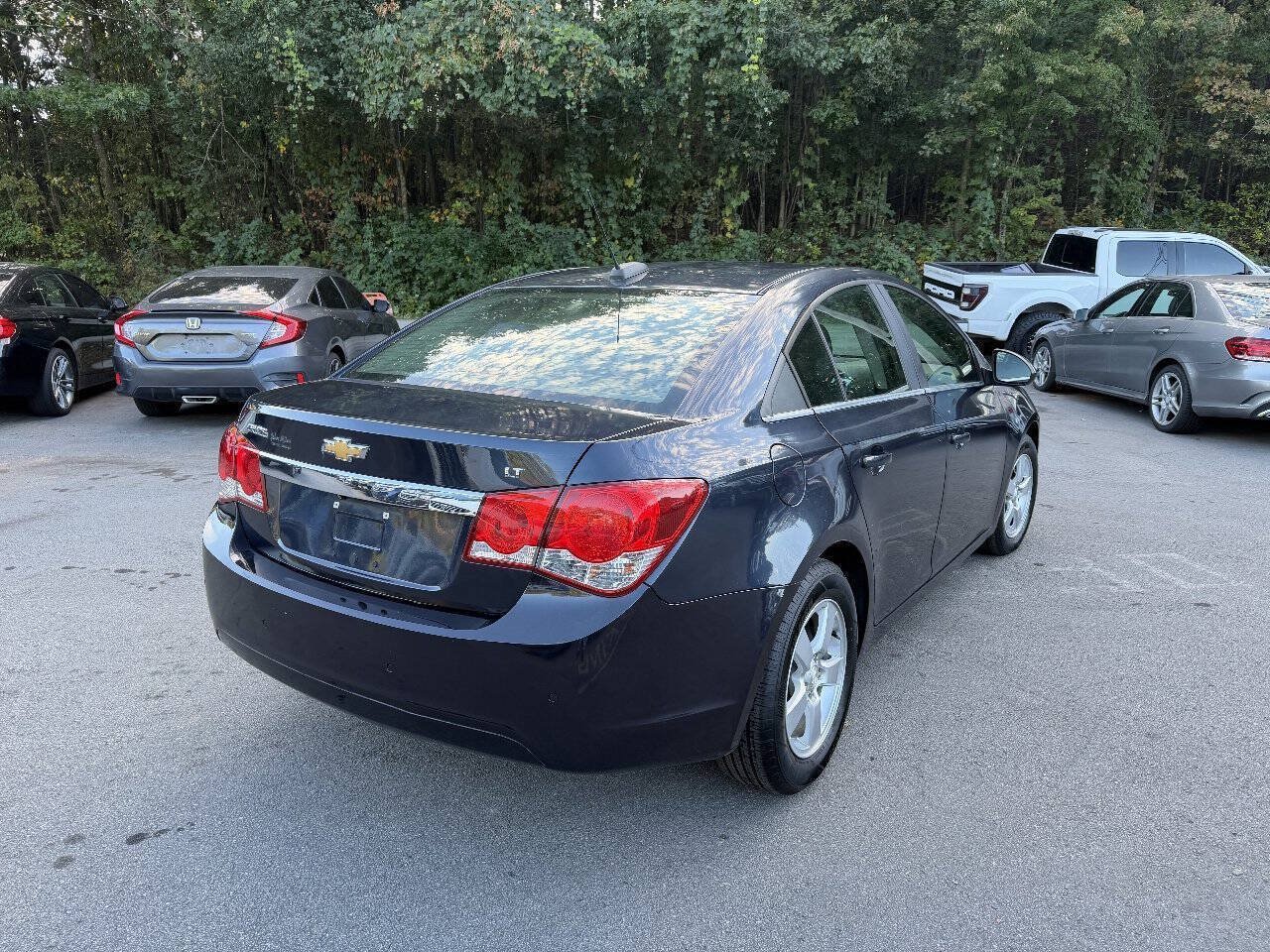 Used 2016 Chevrolet Cruze LT w/ Technology Package FWD image 5