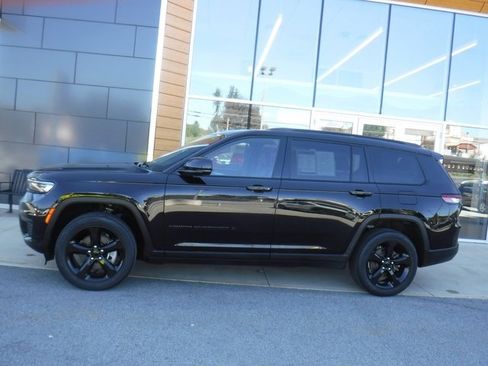 Used 2021 Jeep Grand Cherokee L Laredo image 2