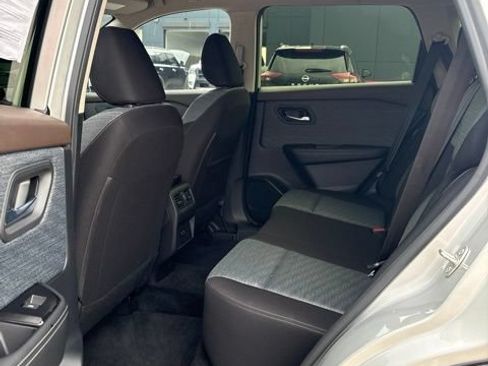 Used 2023 Nissan Rogue SV AWD/4WD image 5