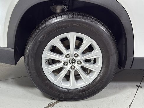 Certified 2024 Toyota Grand Highlander XLE image 23