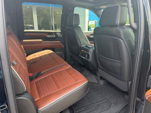 Used 2024 GMC Sierra 2500 Denali Ultimate w/ Max Trailering Package AWD/4WD image 9