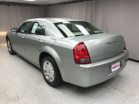 Used 2006 Chrysler 300 Touring RWD image 13