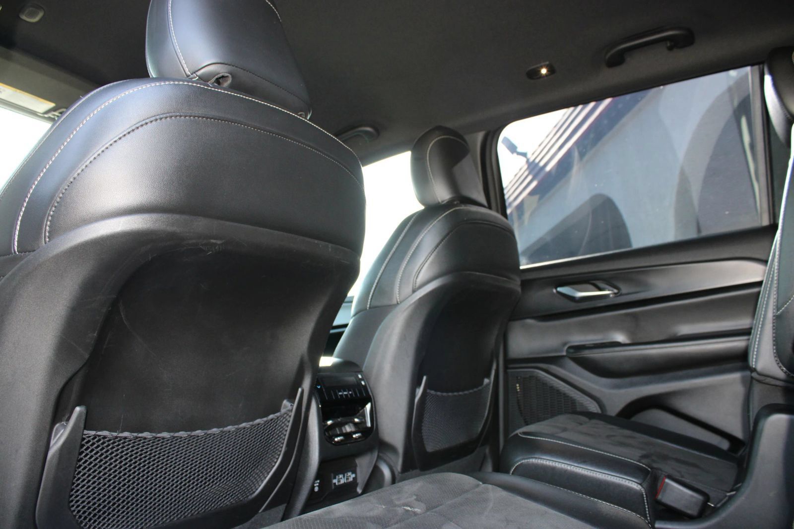 Used 2023 Jeep Grand Cherokee L Laredo RWD image 14