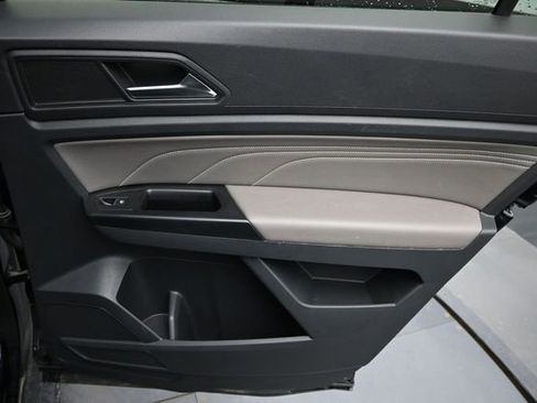 Used 2021 Volkswagen Atlas Cross Sport SEL FWD image 21