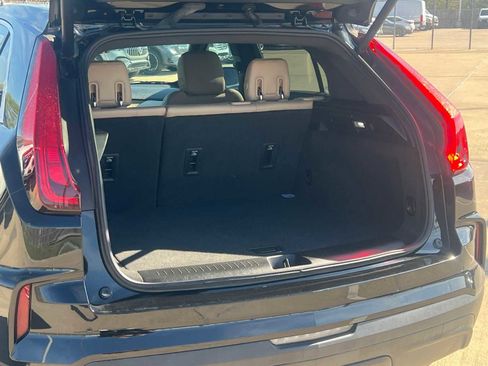 Used 2024 Cadillac XT4 Luxury w/ Cold Weather Package image 13