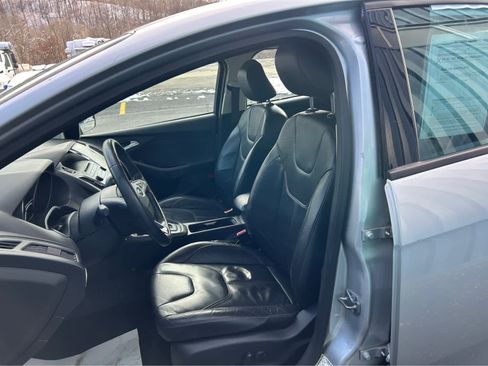 Used 2016 Ford Focus SE w/ Equipment Group 201A image 9