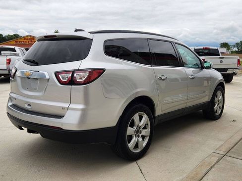 Used 2017 Chevrolet Traverse LT w/ Style and Technology Package FWD image 6