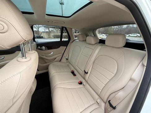 Used 2018 Mercedes-Benz GLC 300 4MATIC image 22