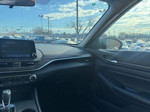 Used 2025 Nissan Altima 2.5 SV image 29