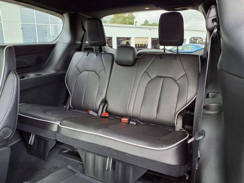 New 2026 Chrysler Pacifica Limited w/ S Appearance Package image 7