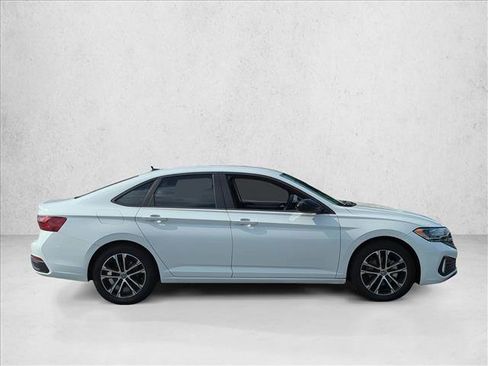 Used 2022 Volkswagen Jetta Sport image 4