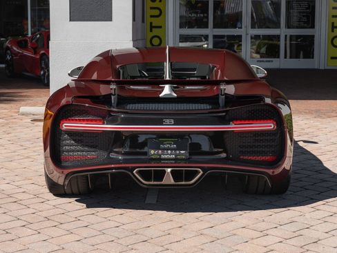 Used 2021 Bugatti Chiron image 18