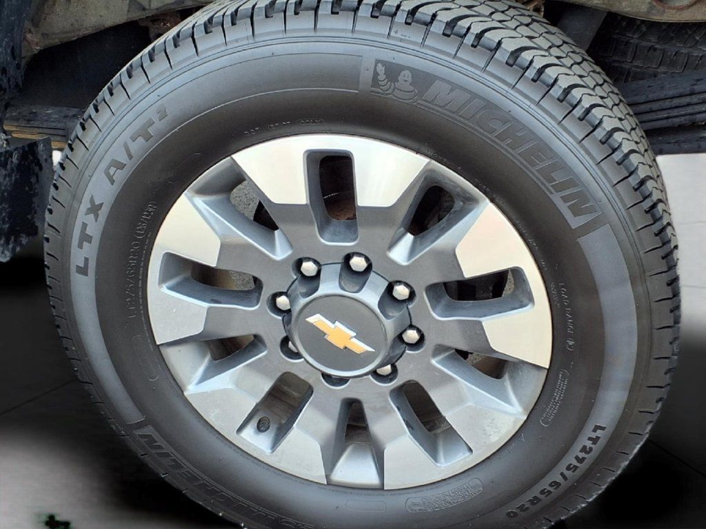Used 2022 Chevrolet Silverado 2500 Custom w/ Custom Value Package AWD/4WD image 8