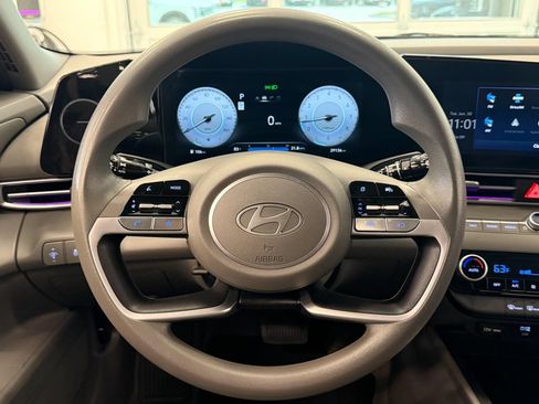 Used 2024 Hyundai Elantra SEL FWD image 17