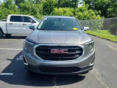 Used 2018 GMC Terrain SLE w/ Driver Convenience Package FWD image 3