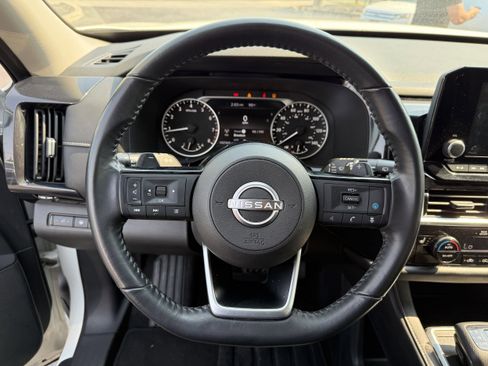 Used 2022 Nissan Pathfinder SV image 29