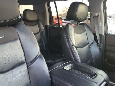 Used 2019 Cadillac Escalade ESV Premium Luxury image 21