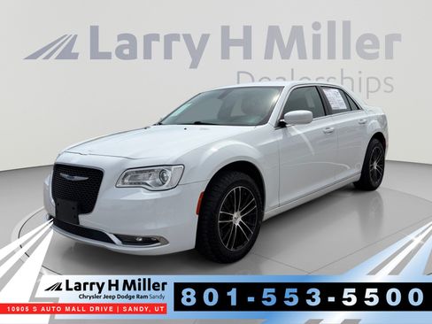Used 2021 Chrysler 300 Touring w/ Driver Convenience Group AWD/4WD image 1