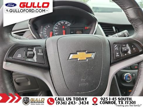 Used 2017 Chevrolet Trax LT w/ LT Convenience Package FWD image 23