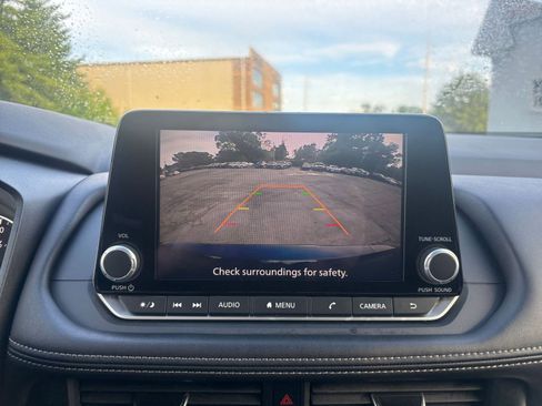Used 2025 Nissan Rogue SV FWD image 25