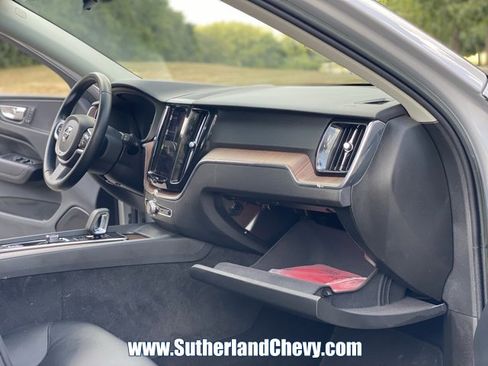 Used 2023 Volvo XC60 T8 Plus image 20