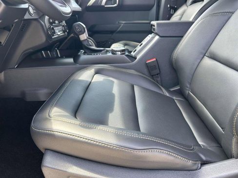 New 2025 Ford Bronco Badlands image 9