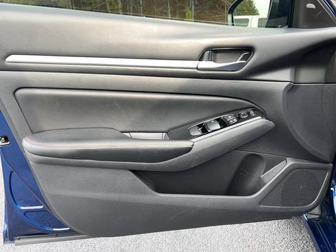 Used 2024 Nissan Altima 2.5 SR w/ SR Premium Package image 13