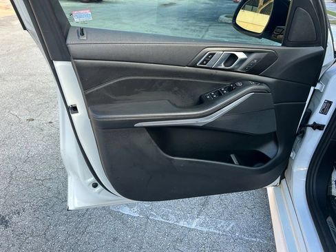 Used 2022 BMW X5 sDrive40i w/ M Sport Package RWD image 31