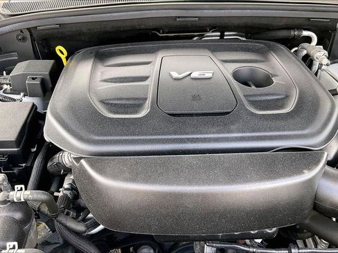 Used 2018 Dodge Durango SXT w/ 3rd Row Seating Group RWD image 11