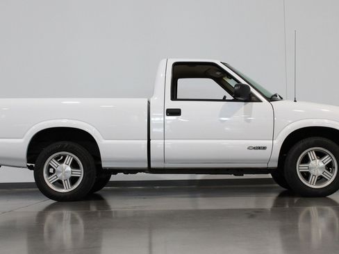 Used 1998 Chevrolet S10 Pickup 2WD Regular Cab image 33