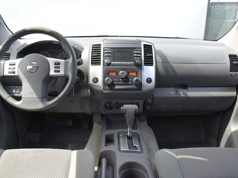 Used 2014 Nissan Frontier SV w/ SV Value Truck Package AWD/4WD image 13