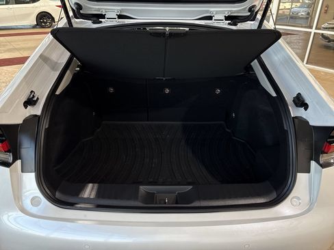 Certified 2024 Toyota Prius LE FWD image 24