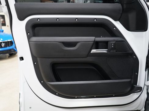 Used 2025 Land Rover Defender 110 S AWD/4WD image 9