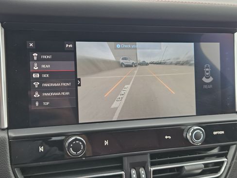 Certified 2023 Porsche Macan S AWD/4WD image 18