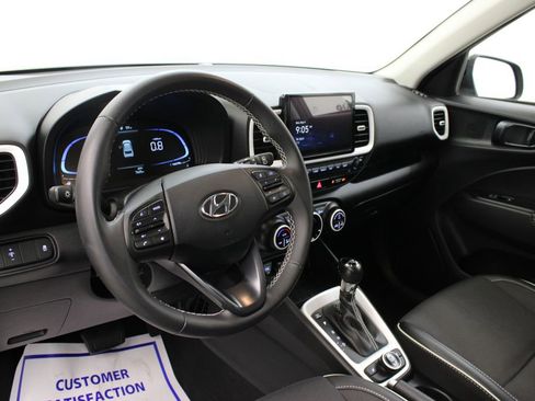 Used 2025 Hyundai Venue Limited FWD image 16
