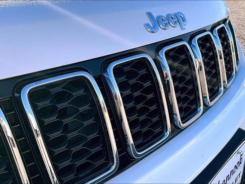 Used 2019 Jeep Grand Cherokee Limited image 29
