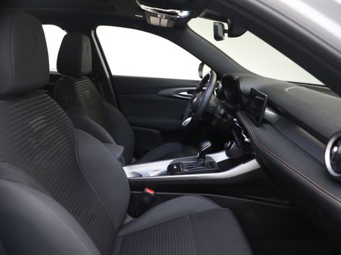 Used 2025 Alfa Romeo Tonale image 17