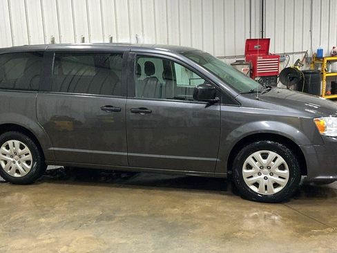 Used 2019 Dodge Grand Caravan SE w/ UConnect Hands-Free Group image 4