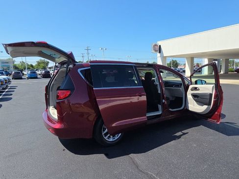 Used 2023 Chrysler Voyager LX FWD image 14
