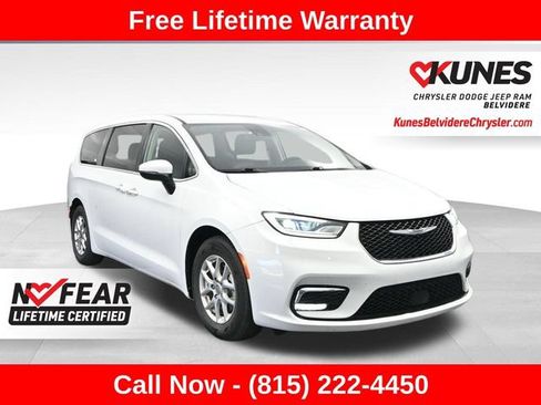 Used 2023 Chrysler Pacifica Touring-L FWD image 1