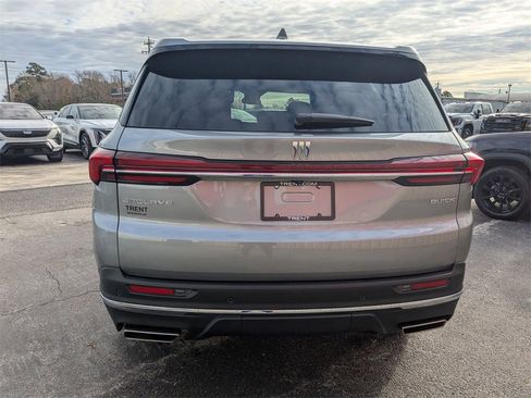 Used 2025 Buick Enclave Preferred w/ Power Package image 3