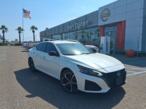 Certified 2025 Nissan Altima 2.5 SR image 1