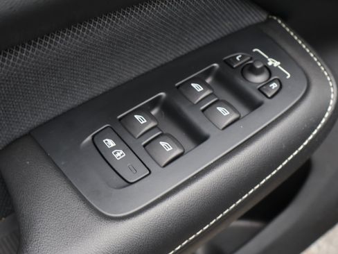 Used 2024 Volvo S60 B5 Plus image 17