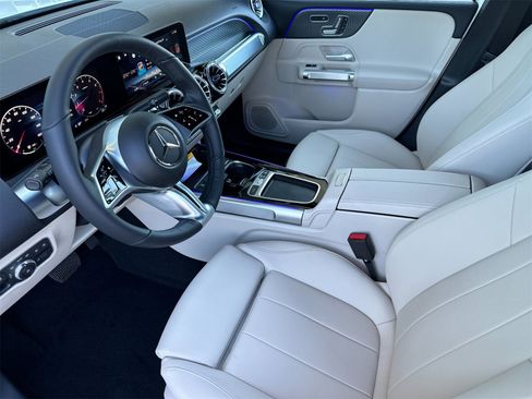 New 2025 Mercedes-Benz GLB 250 4MATIC image 10