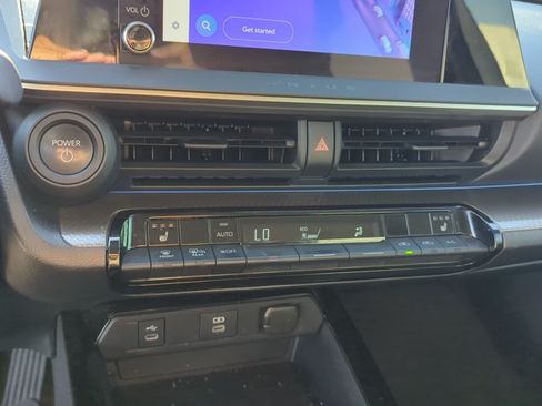 Used 2024 Toyota Prius XLE FWD image 19