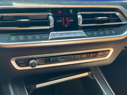 Used 2020 BMW X7 M50i w/ Dynamic Handling Package AWD/4WD image 39