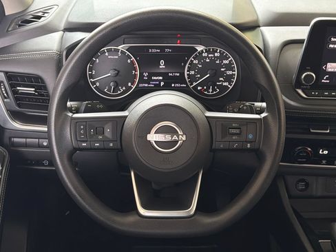 Used 2024 Nissan Rogue SV FWD image 4