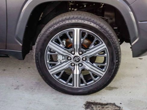 Used 2023 Toyota Tundra Capstone AWD/4WD image 11
