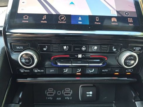 Used 2023 Jeep Grand Cherokee Overland w/ Luxury Tech Group IV AWD/4WD image 19