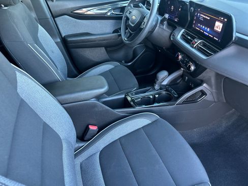 Used 2024 Chevrolet TrailBlazer LT FWD image 16